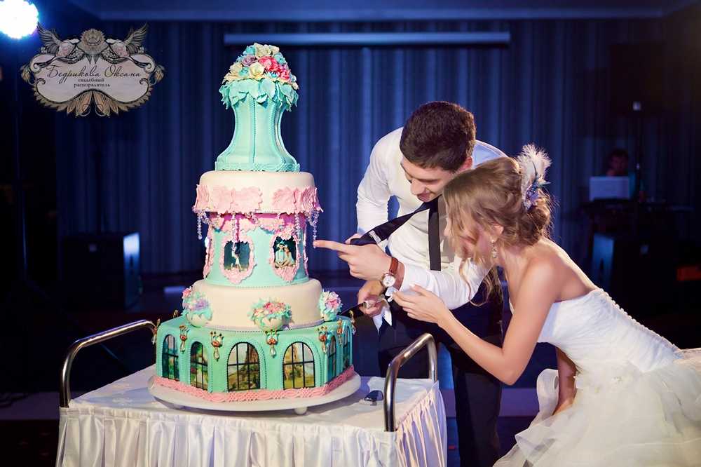 Свадебный торт — как выбрать, как нарезать, как подать?
