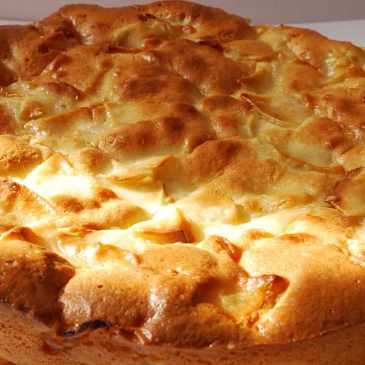 Яблочный пирог - простые рецепты в яблочного пирожка в духовке с фото