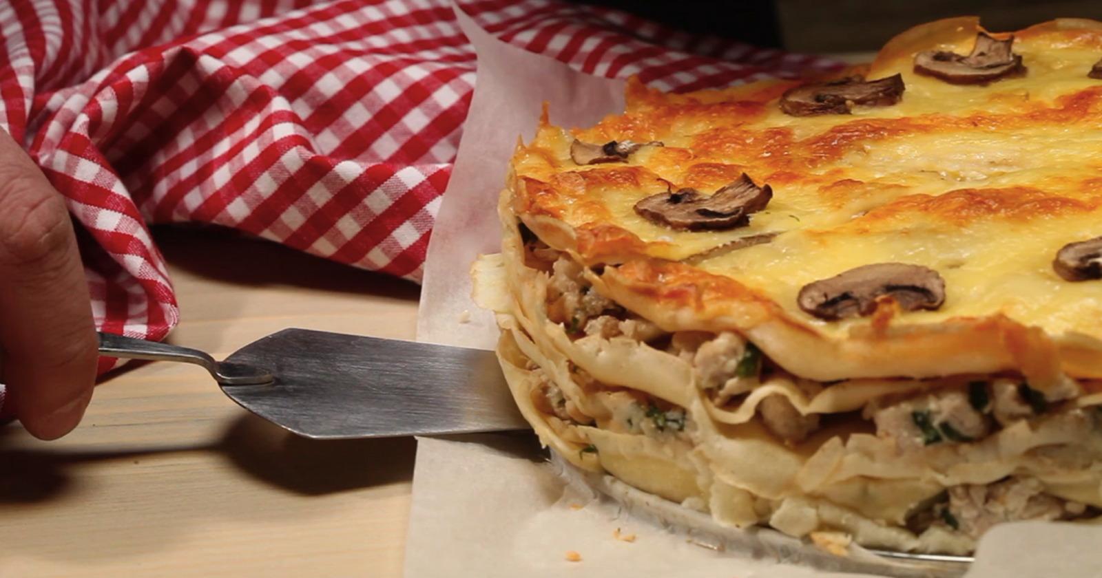Блинный пирог с начинкой - оригинальные рецепты слоеных блинов с мясом