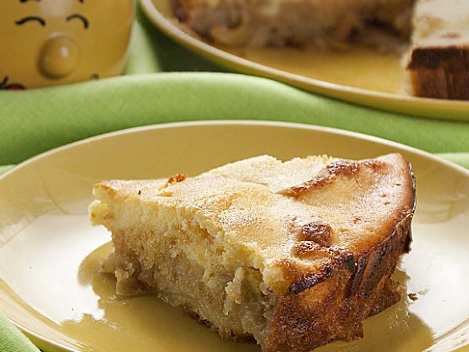 Пирог с яблоками и бананами - 11 рецептов на кефире, с творогом или шоколадом