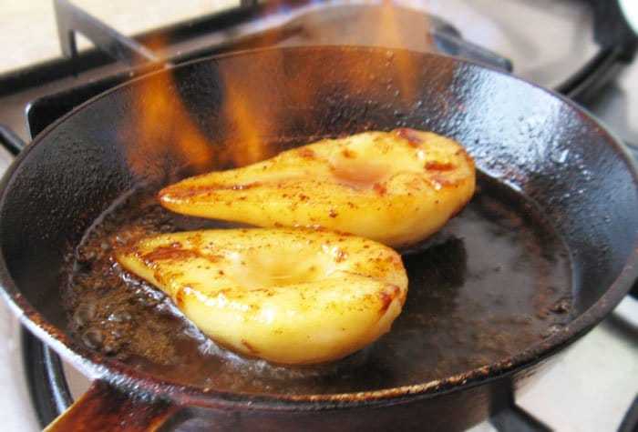 Карамелизированная груша: пошаговые рецепты с фото, на сковороде, в духовке, с шоколадом, сахаром, с яблоками, для украшения