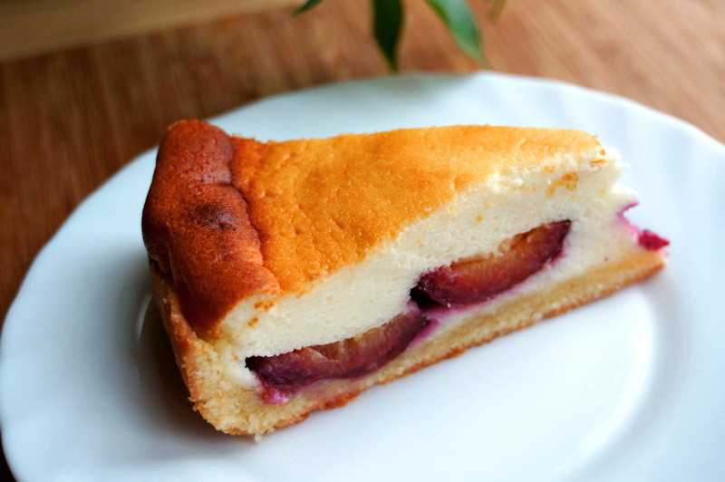 Пирог со сливами: 9 простых рецептов