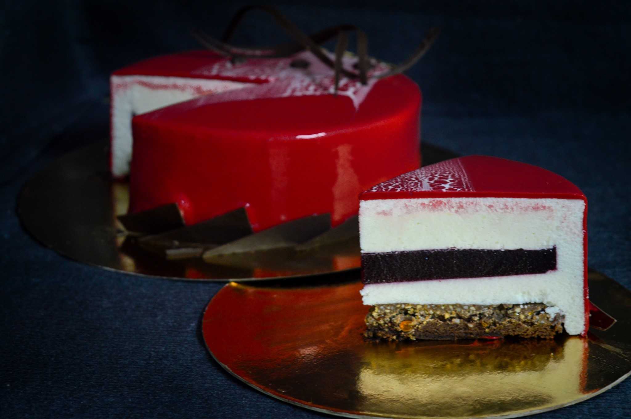 Муссовый торт с зеркальной глазурью: пошаговый процесс заливки