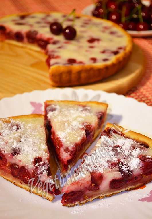 Пирог с вишней в духовке — 13 простых и вкусных рецептов
