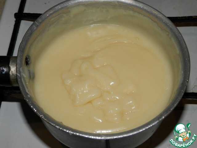 Крем молоко сахар мука масло. Заварной крем без яиц на молоке. Заварной крем с яйцом. Заварные без крема. Заварной крем для торта из молока и яиц.