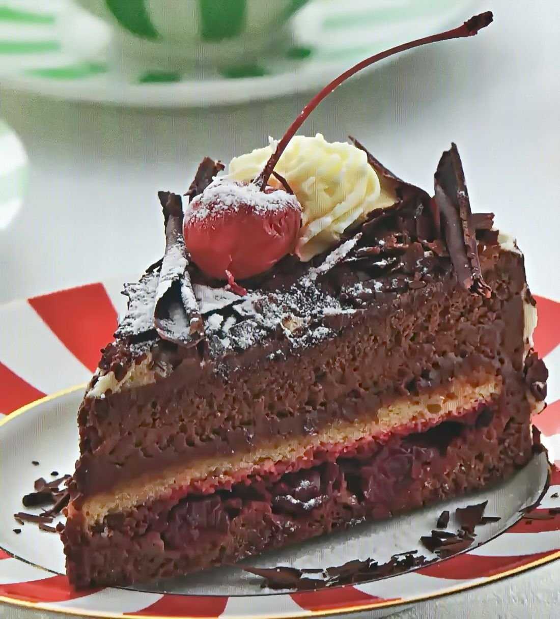 Как приготовить знаменитый Шварцвальд торт Черный Лес классический от Ольги Матвей рецепт Необычный, состоит из двух видов коржей из песочного и бисквитного с вишневой прослойкой