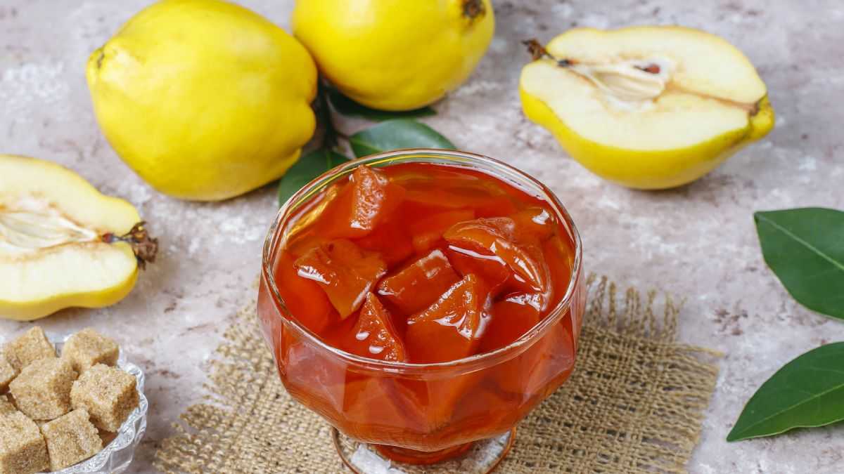 8 самых вкусных рецептов варенья из айвы: в классической вариации, с лимоном, корицей, апельсином, тыквой, орехами, яблоками, в виде джема. как приготовить вкусное айвовое варенье: советы