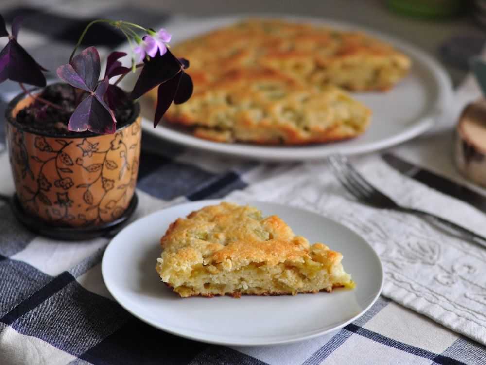 Пирог с ревенем — 8 вкусных рецептов приготовления