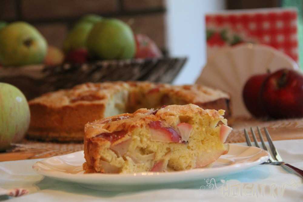 Пошаговый рецепт песочного пирога с яблоками