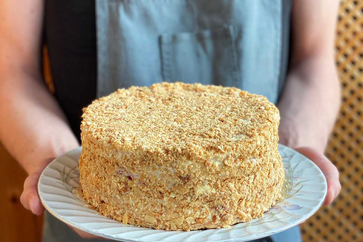 Крем для торта из сгущенки и сливочного масла, из сметаны, рецепт с фото для бисквитных коржей