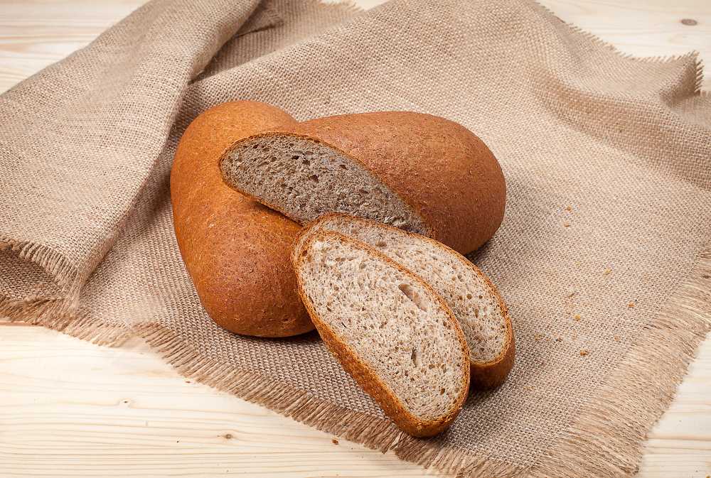 Хлеб из цельнозерновой муки: польза, вред, особенности