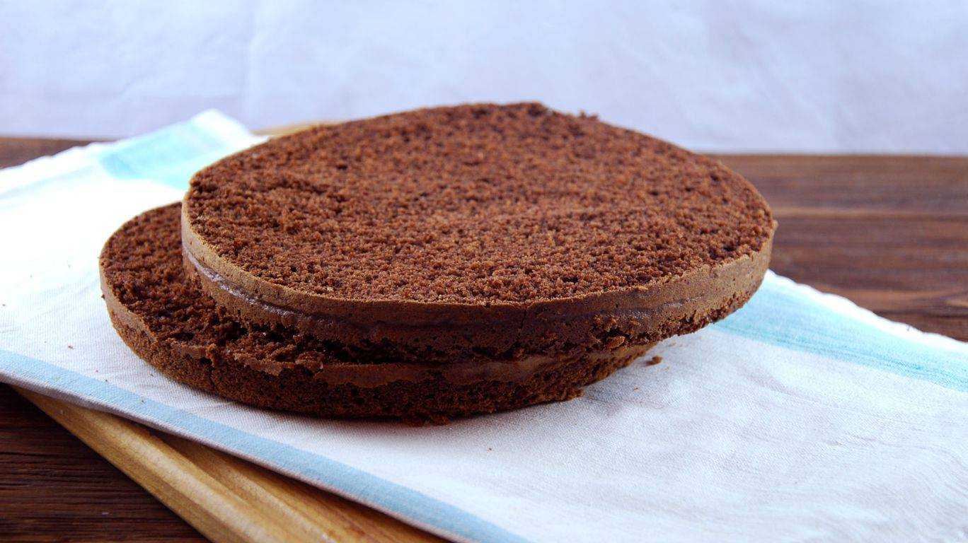 Классический шоколадный бисквит. рецепт для мультиварки