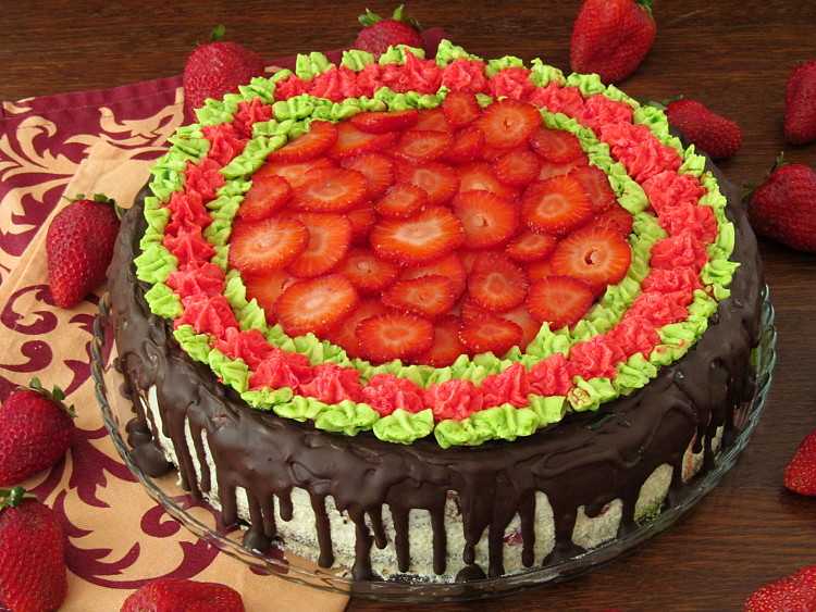 Творожный торт с клубникой без выпечки - 14 пошаговых фото в рецепте