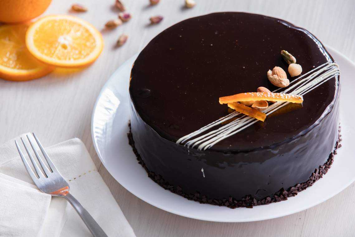 Торт "passion" (шоколадный торт с ганашем манго-маракуйя)