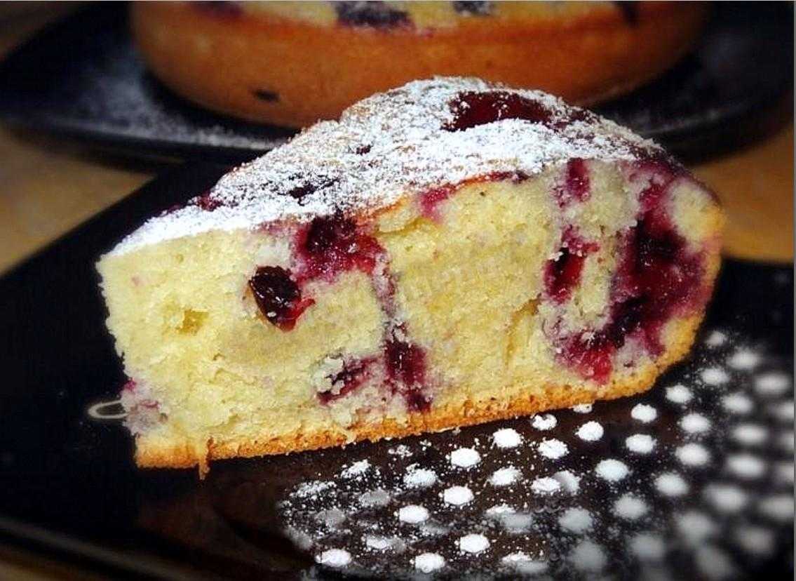 Пирог с замороженными ягодами в мультиварке - 8 пошаговых фото в рецепте