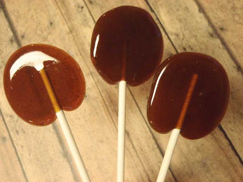 Украшения из карамели. рецепт украшения из карамели для тортов и пирожных.