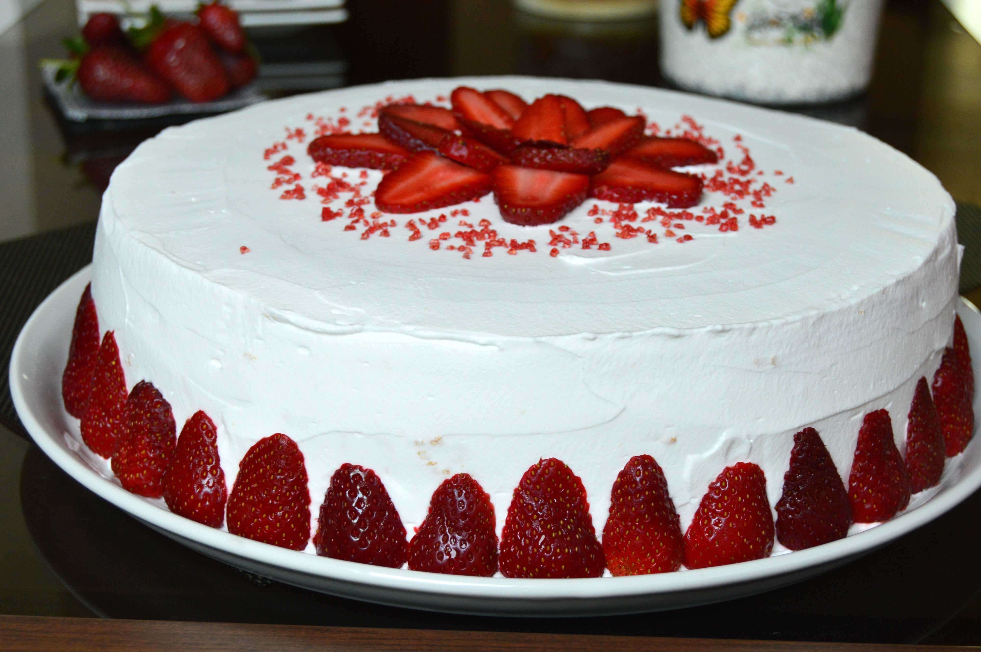 Торт с клубникой − 7 рецептов, как приготовить и украсить домашний торт