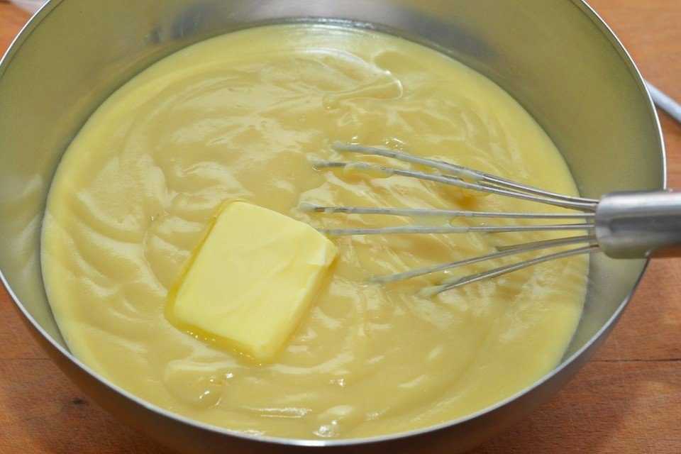 Рецепт заварного крема с маслом сливочным. Заварной крем. Заварной крем классический для торта. Заварной крем с маслом. Крем для Наполеона классический.
