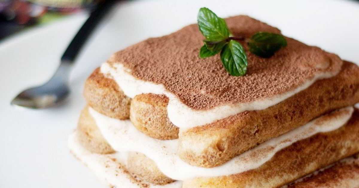 Как приготовить клубничный бисквитный торт - 4 простых рецепта