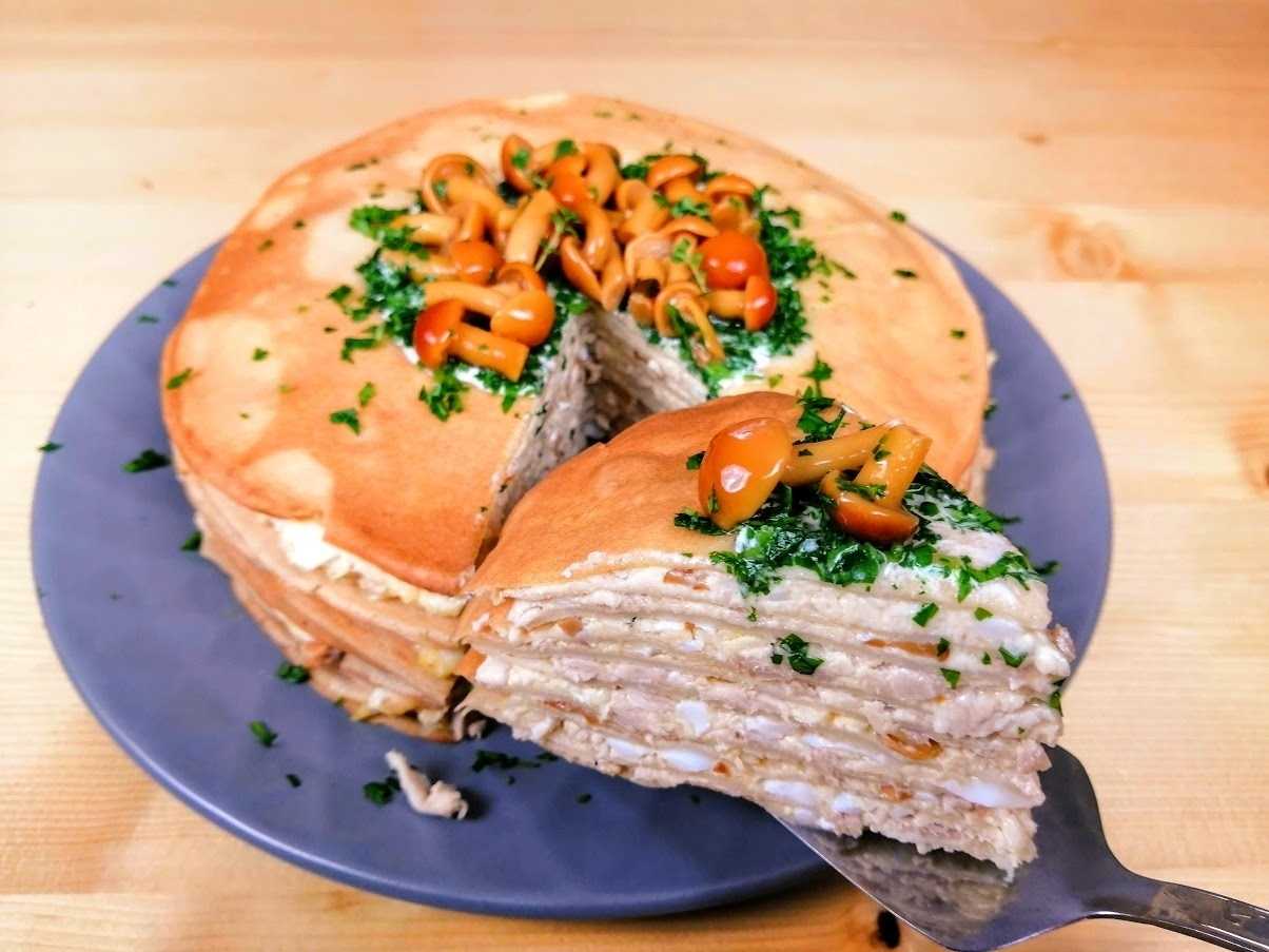 Пирог из блинов с красной рыбой и сливочным сыром – пошаговый рецепт приготовления