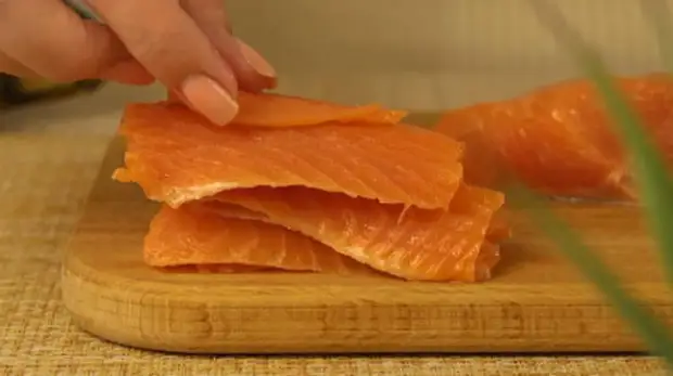 Салат суши торт слоями с красной рыбой: пошаговый рецепт