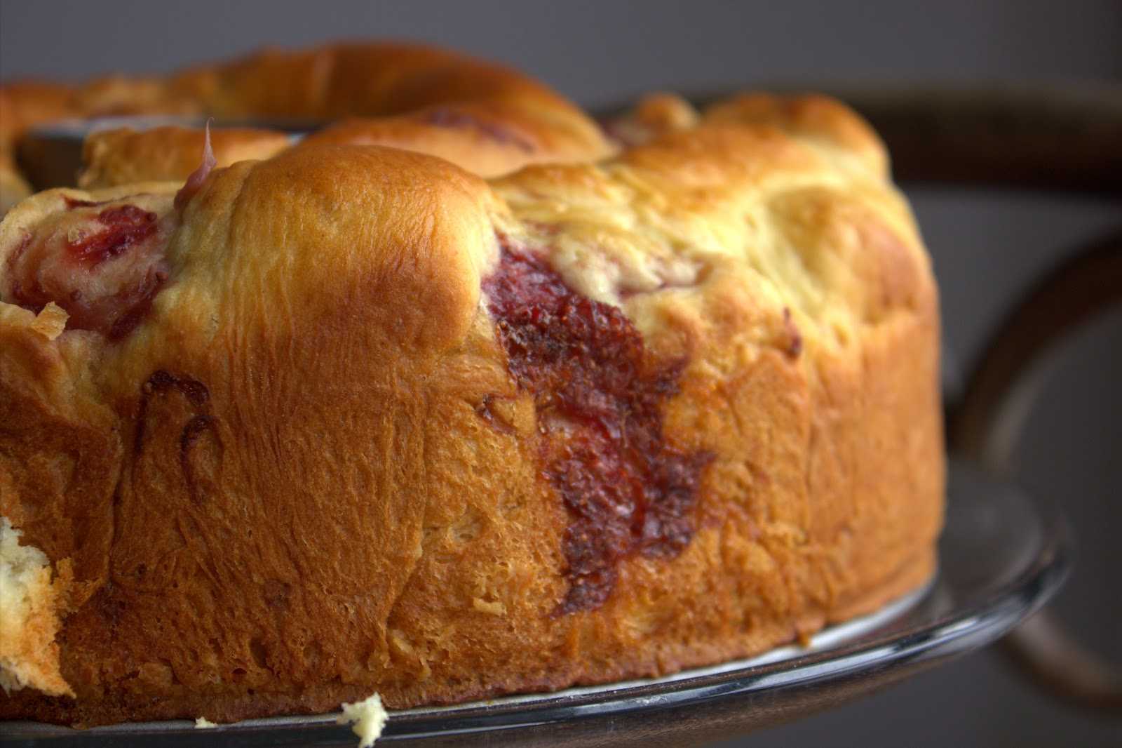 Пышный бисквит для торта — простой рецепт на кефире в духовке