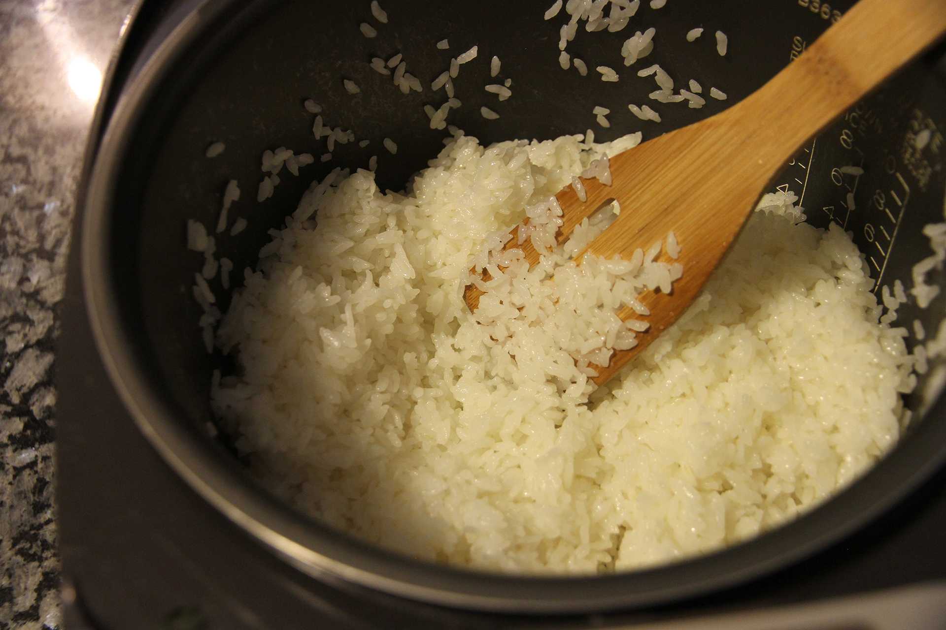 Рисовая мука - польза и вред, калорийность, рецепты десертов, выпечки и домашней лапши