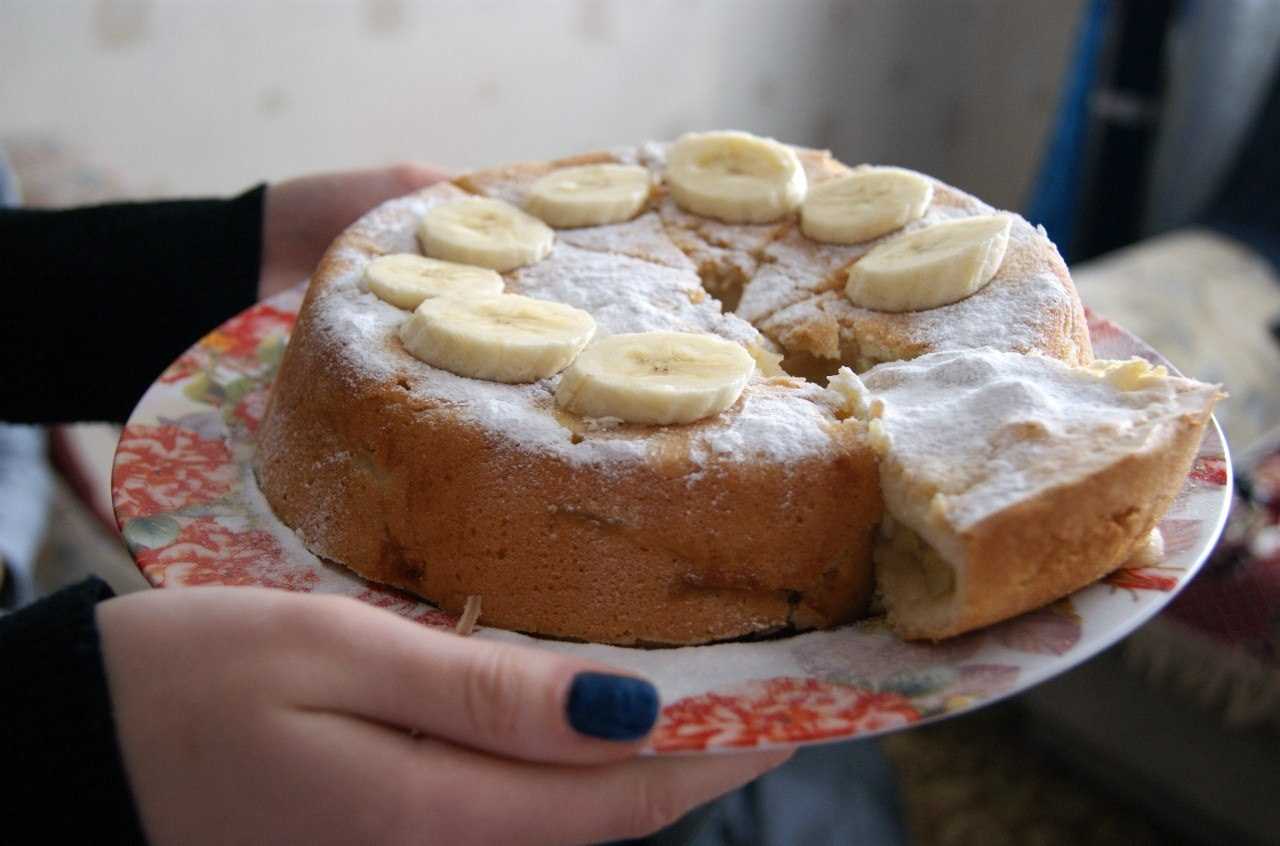 Рецепт шарлотки из яблок с бананами в духовке