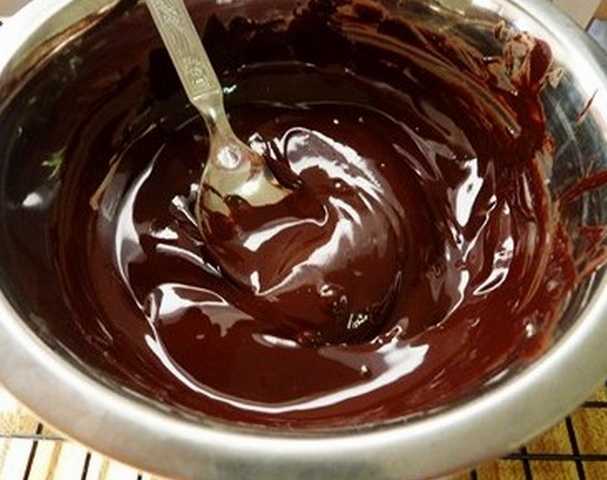 Как сделать шоколадную глазурь для торта?
