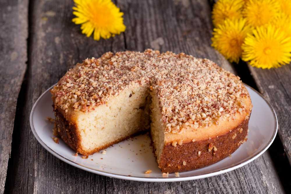 Манник на кефире — 6 рецептов пышного рассыпчатого манного пирога