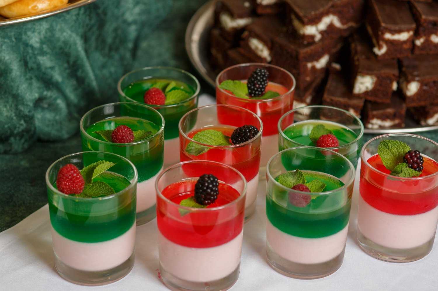 Десерты в стаканчиках: рецепты с фото простые и вкусные в домашних условиях