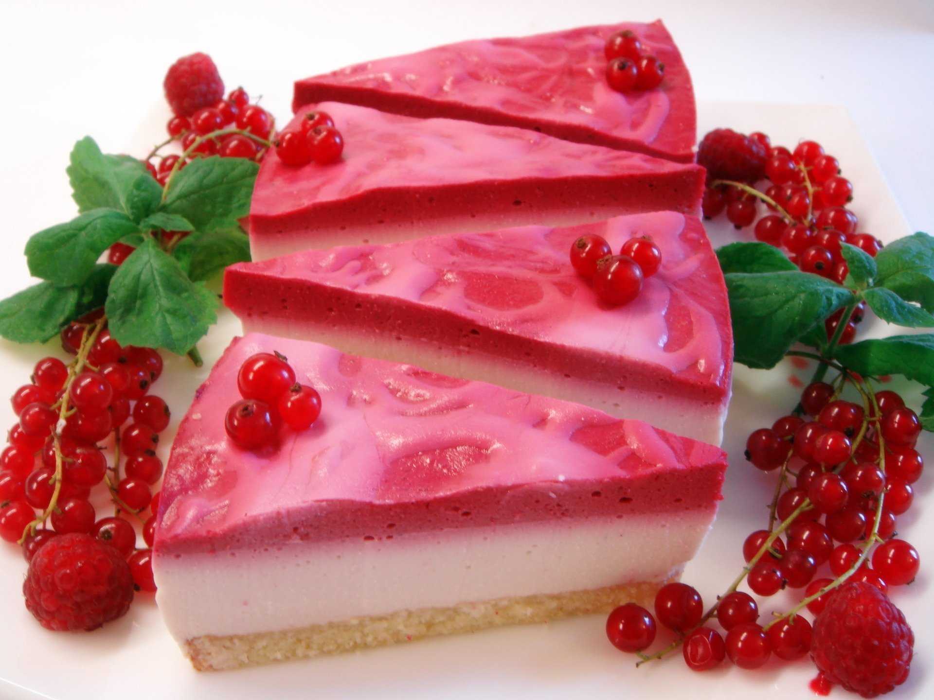 Муссовый торт с ягодным кули: пошаговый рецепт с фото