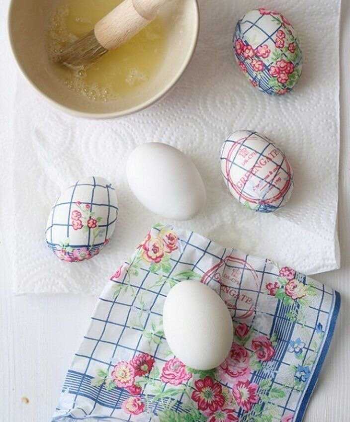 Пасхальные яйца в технике декупаж при помощи салфеток — 4 мастер класса