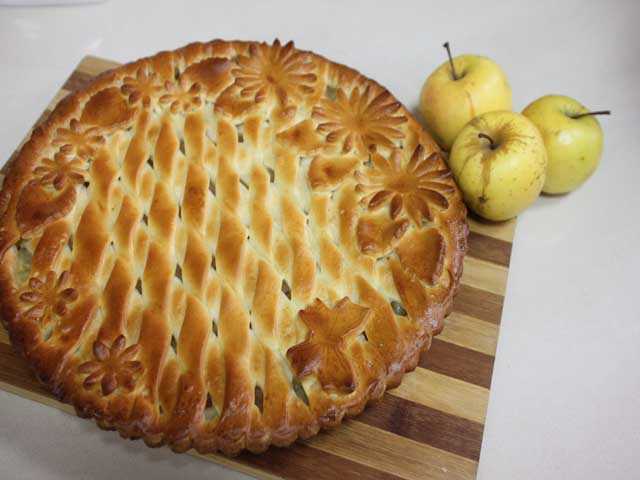 Пирог с яблоками в духовке: 7 фото рецептов