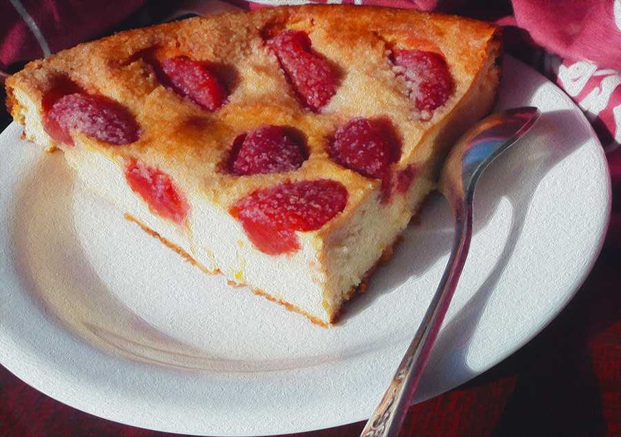 Пирог с клубникой — 10 пошаговых рецептов в духовке