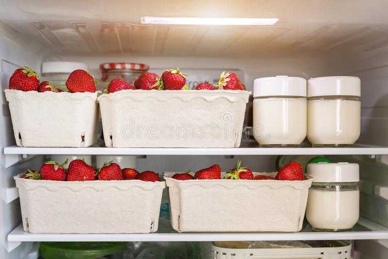 Как сохранить клубнику свежей в холодильнике несколько дней и запасти ее на зиму