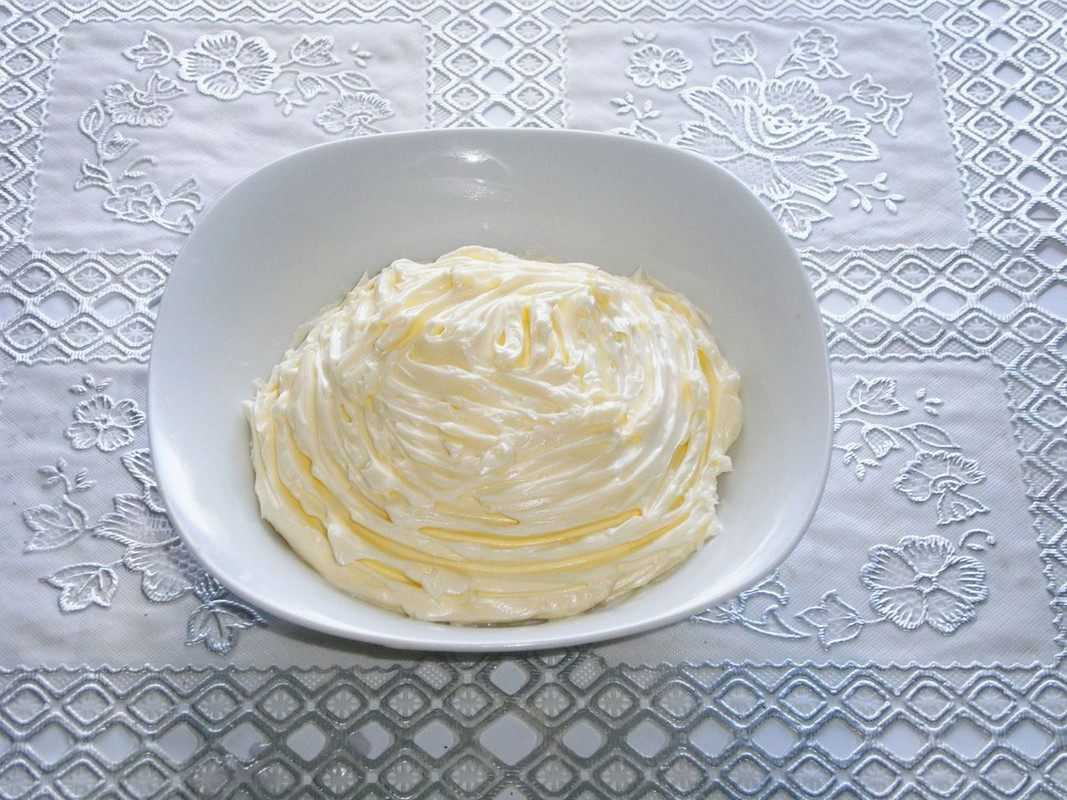 Как красиво украсить торт масляным кремом, как делать розочки и цветы из масляного крема, рецепт крема для розочек - кондитер клуб