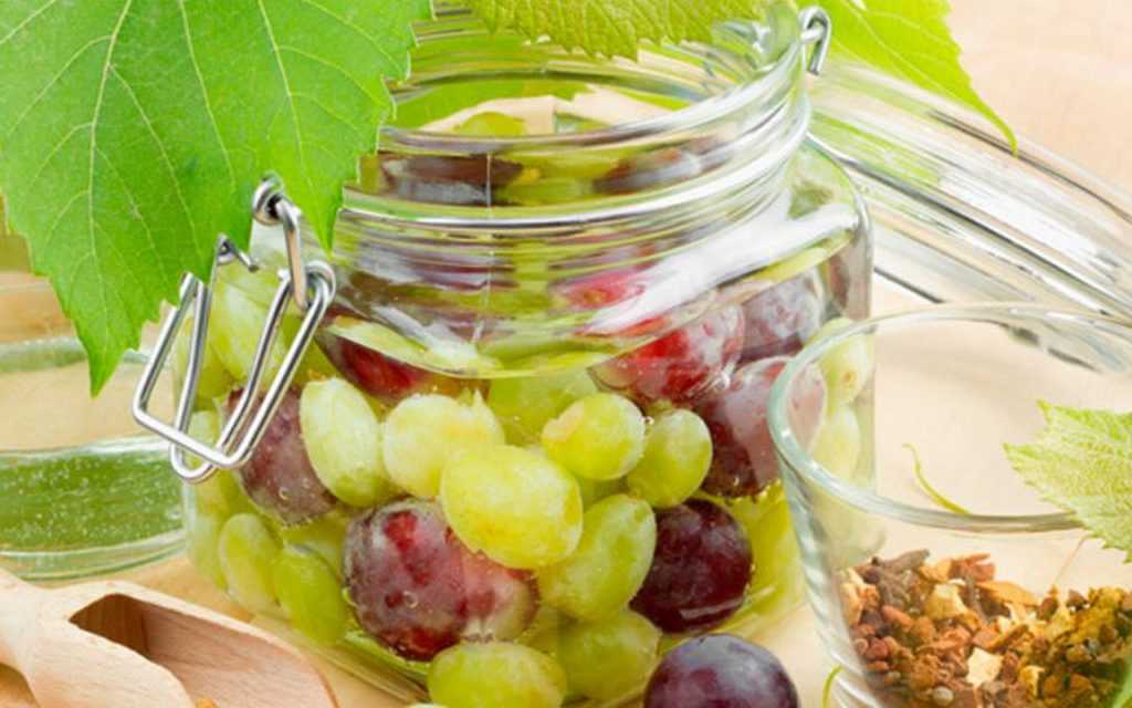 Маринованный виноград на зиму - 8 лучших рецептов