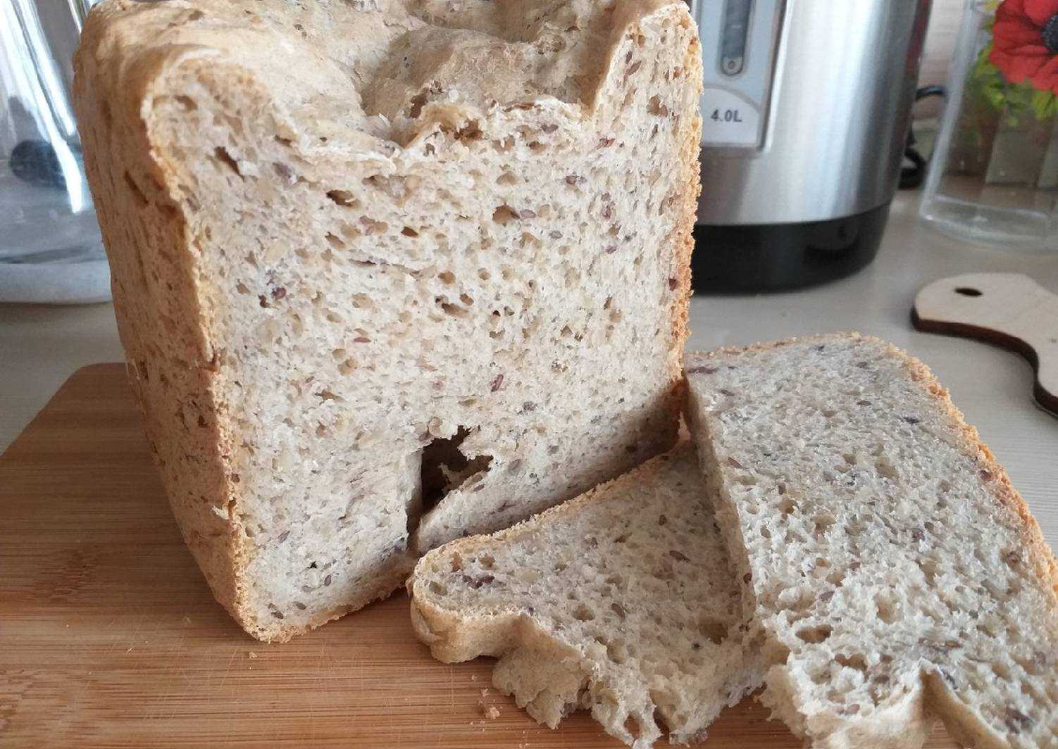 Рецепт ржаного хлеба на закваске в хлебопечке. Домашний хлеб в хлебопечке. Пшеничный хлеб в хлебопечке. Ржаной хлеб в хлебопечке. Хлеб с крупными порами.