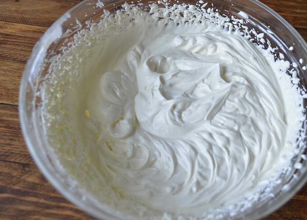Как и чем загустить крем для прослойки и выравнивания торта: простые способы и продукты