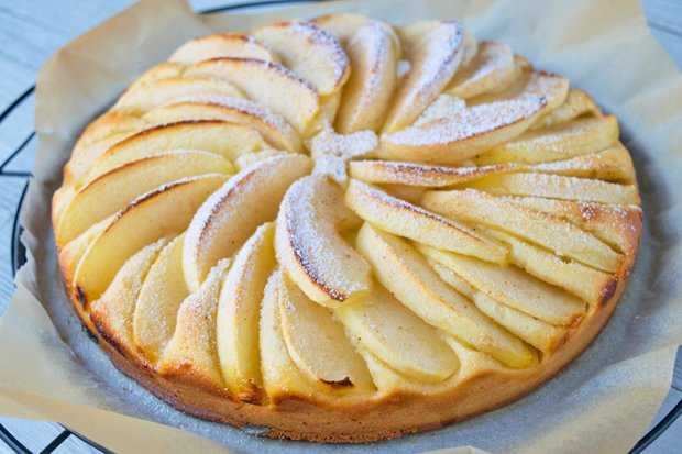 Рецепт бананового пирога с яблоками | меню недели