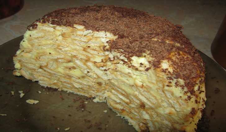 Торт из пряников без выпечки - рецепт со сметаной, бананом и киви