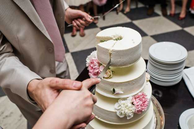 Вынос свадебного торта - идеи для эффектной подачи десерта