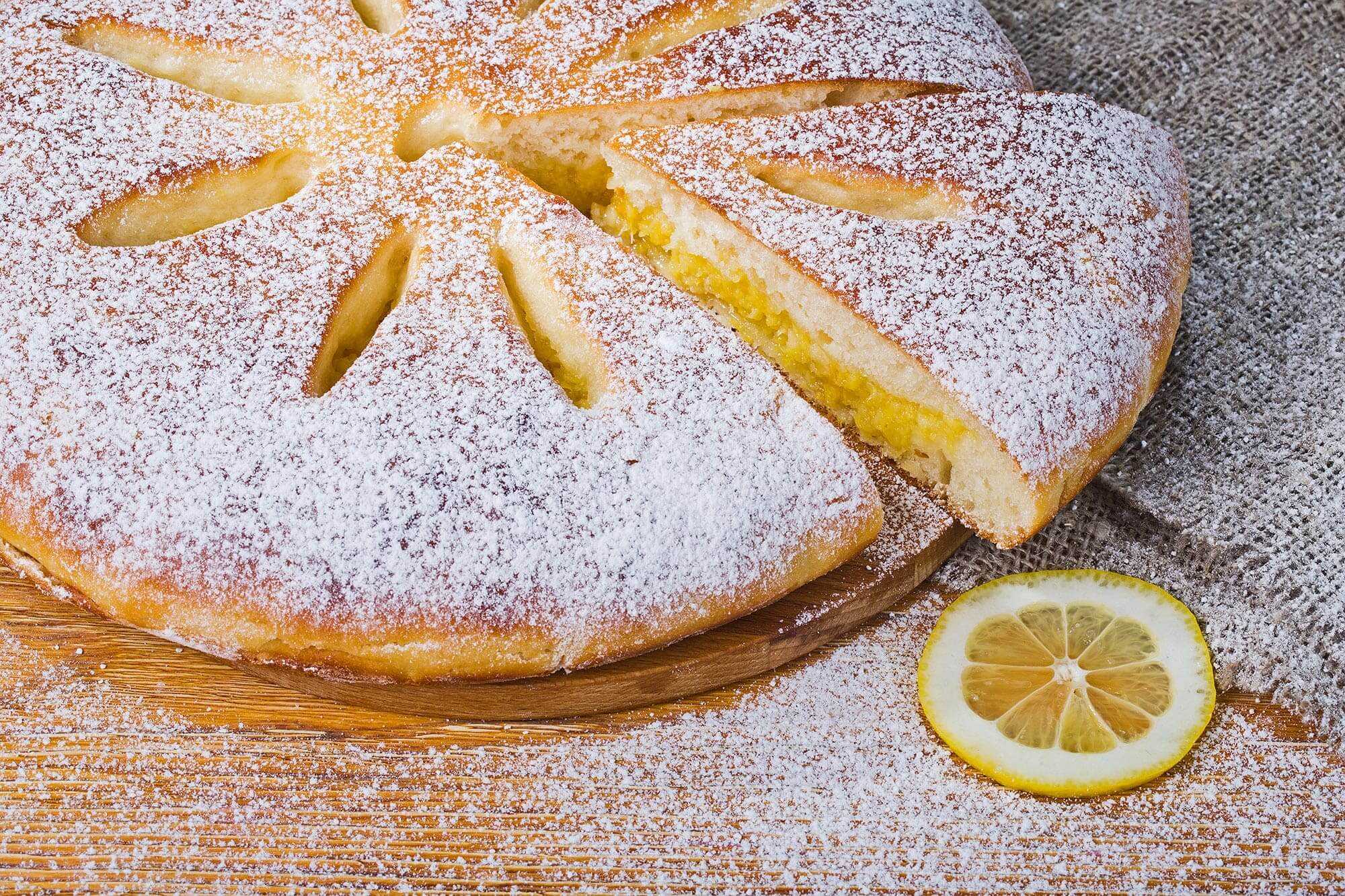 Пирог на кефире - 10 изумительных рецептов с фото