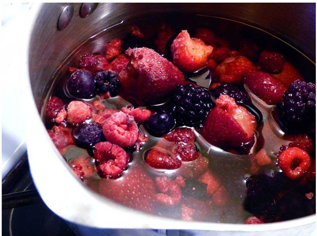 Как сварить вкусный компот из замороженных ягод и фруктов?