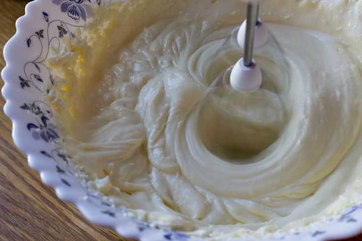 Крем пломбир для торта: 3 потрясающих рецепта