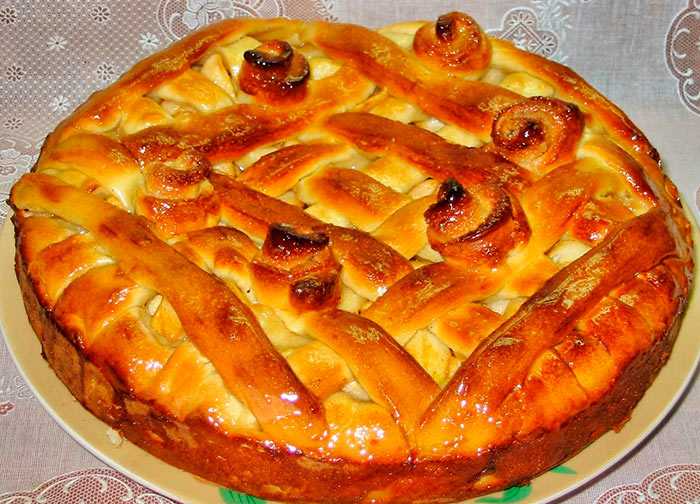 Рецепт приготовления пирожков с яблоками из дрожжевого теста на кефире