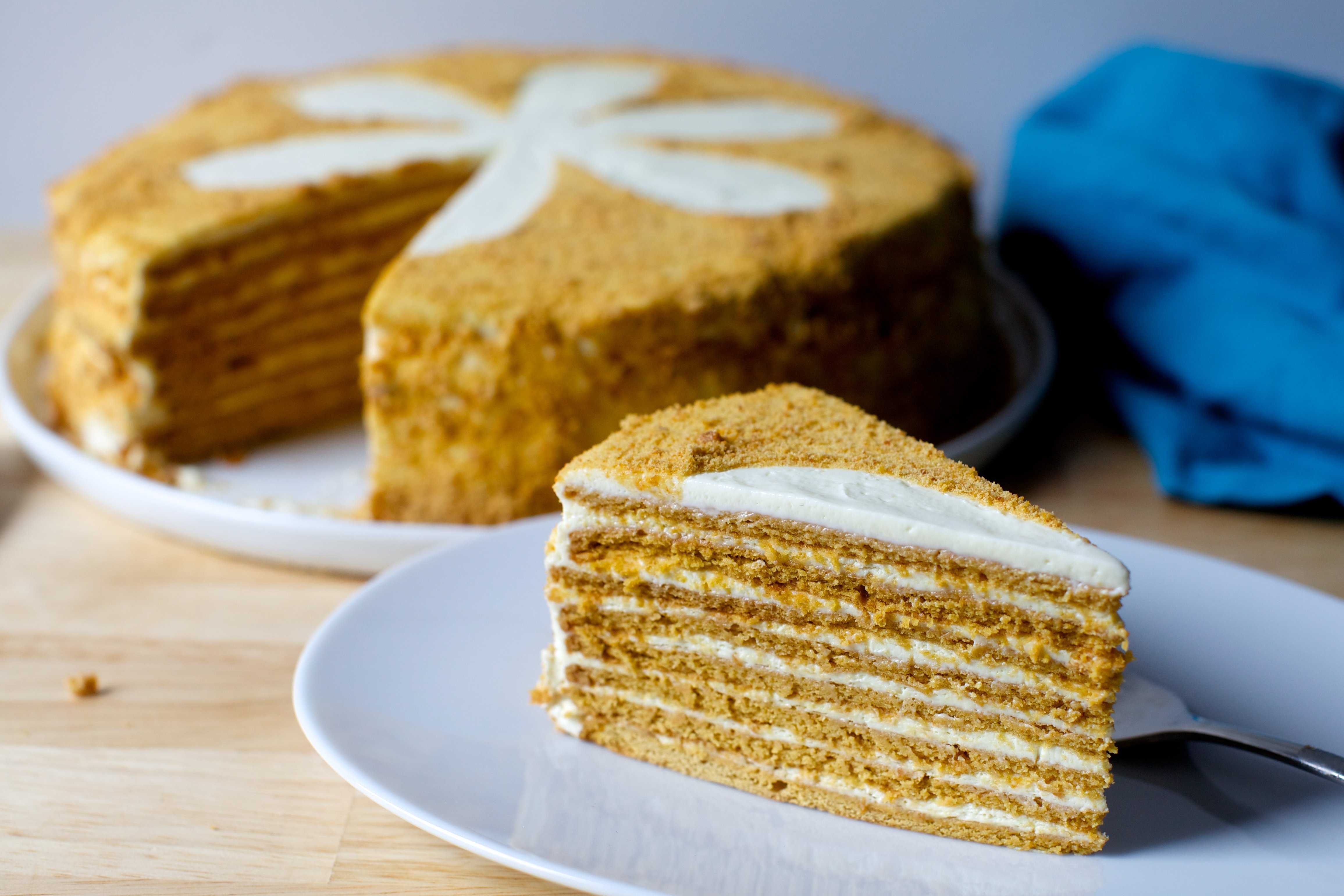 Торт «медовик» со сметанным кремом – классические пошаговые рецепты