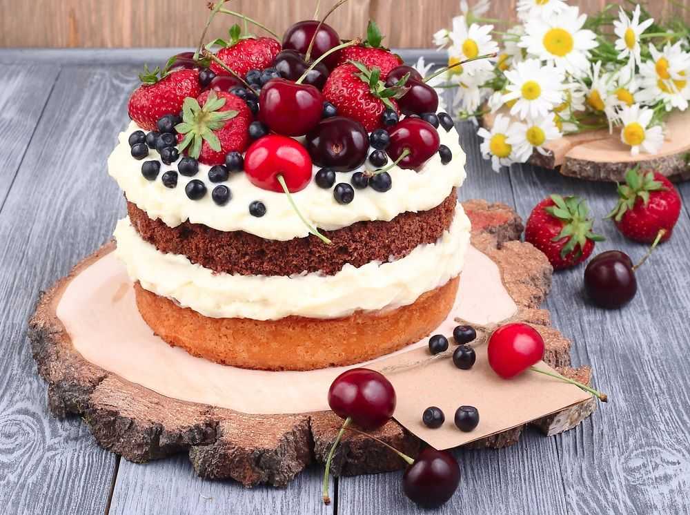 Торт с кремом из маскарпоне: пошаговый рецепт со сливками и ягодами